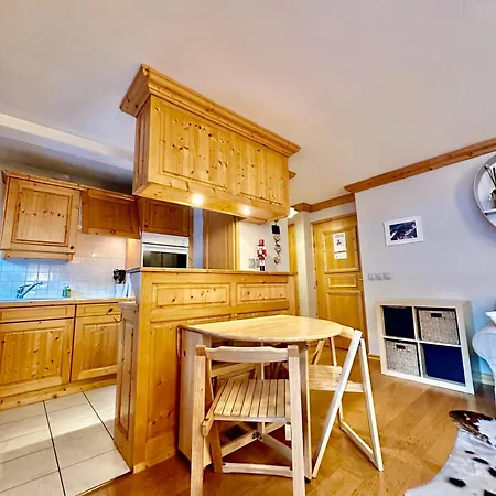 New! Charming 2-bedroom Close To Lifts * Courchevel