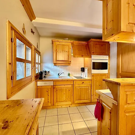 New! Charming 2-bedroom Close To Lifts Lejlighed *