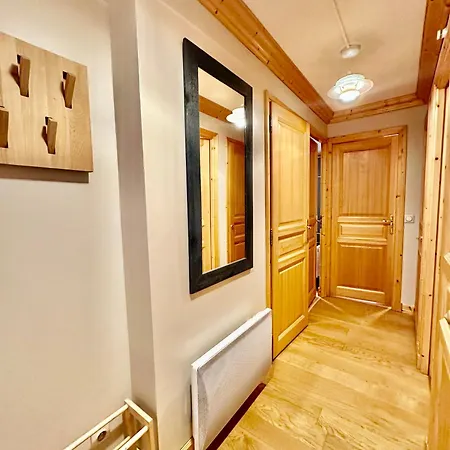 New! Charming 2-bedroom Close To Lifts Courchevel