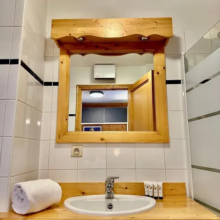 New! Charming 2-bedroom Close To Lifts Courchevel