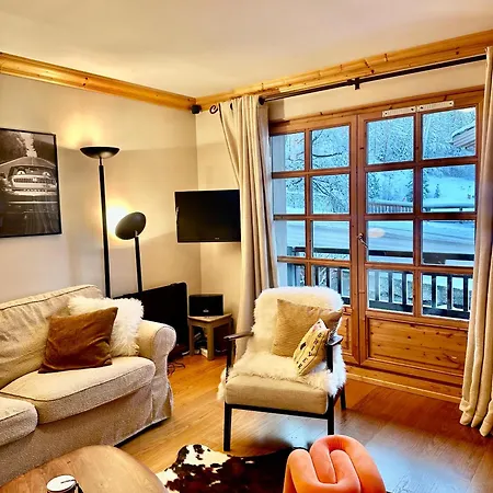 New! Charming 2-bedroom Close To Lifts *